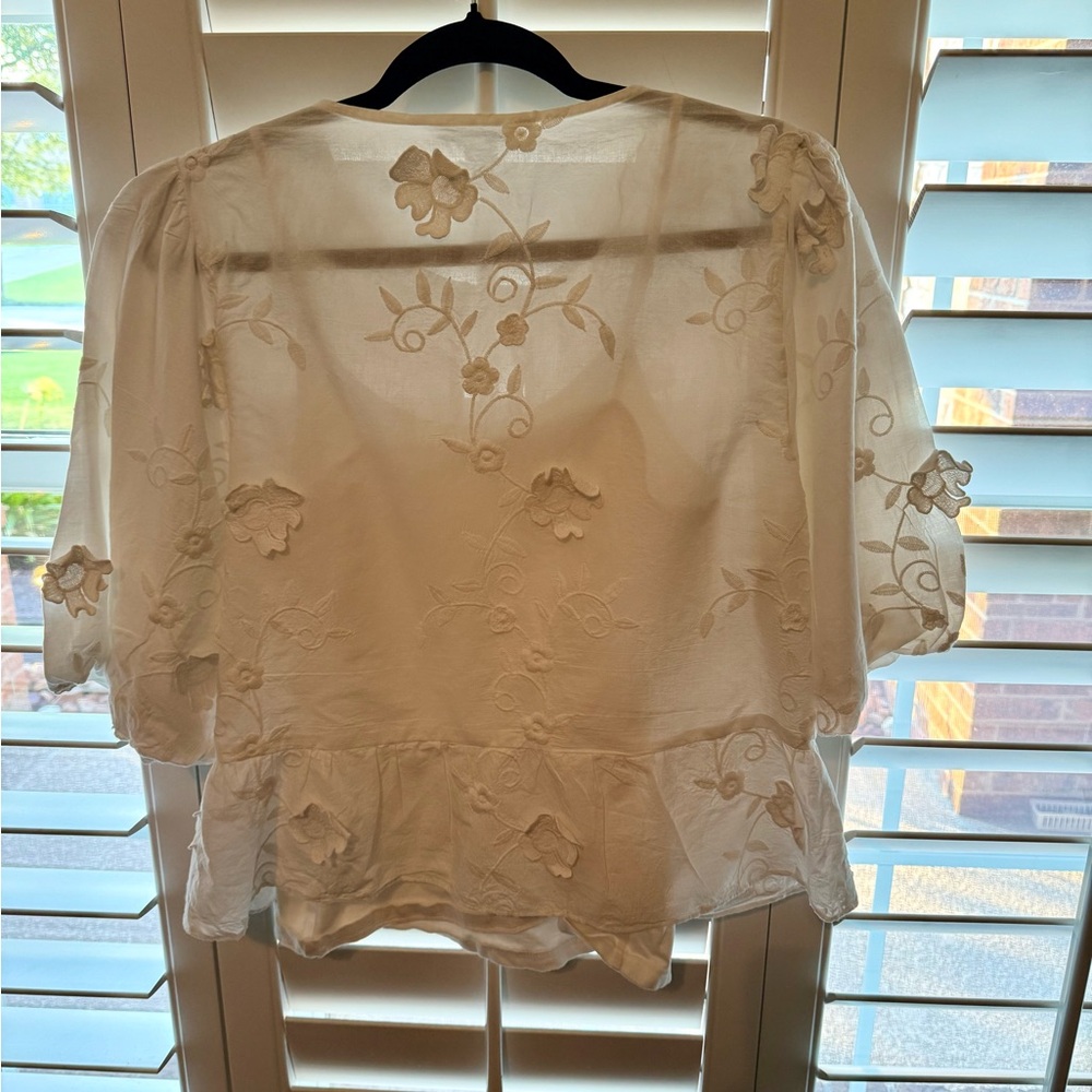 🌺Walter Baker Cream Floral Embroidered Blouse🌺🌺 - Picture 5 of 7